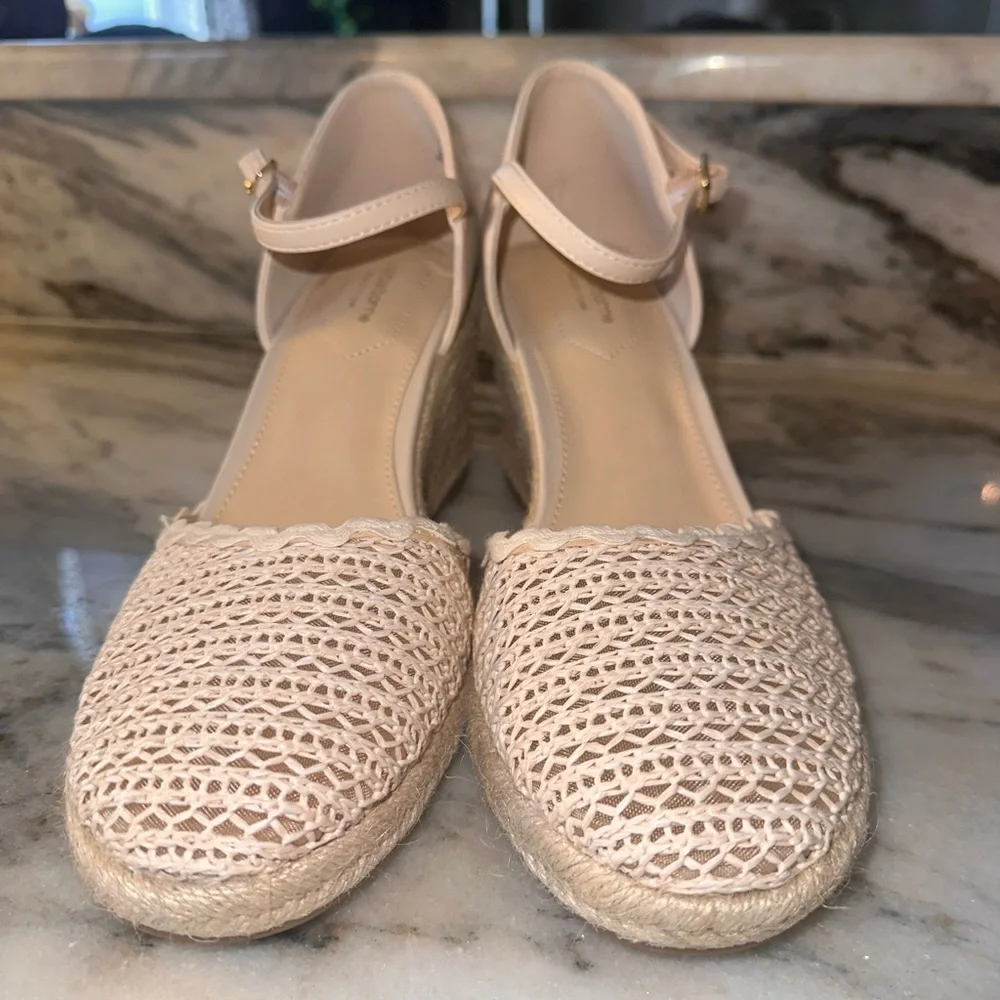 Liz Claiborne Size 11 Women's Cream Espadrille Wedge Sandals with Ankle Strap
